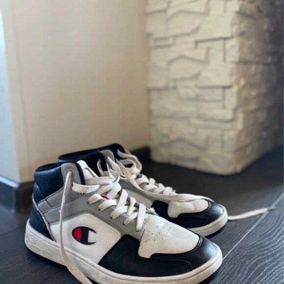 Athletic_Shoes
